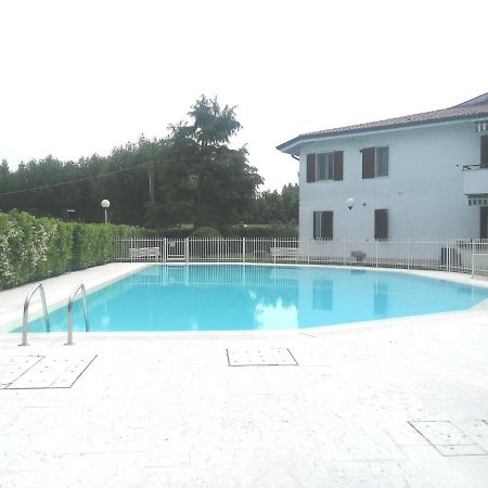 Appartamento A Peschiera Del Garda Con Piscina Εξωτερικό φωτογραφία