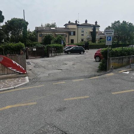Appartamento A Peschiera Del Garda Con Piscina Εξωτερικό φωτογραφία