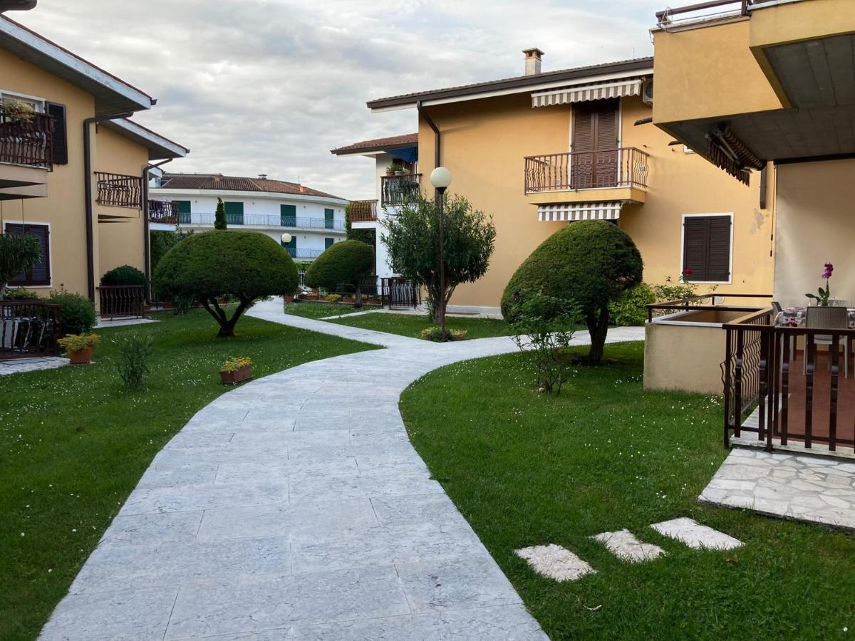 Appartamento A Peschiera Del Garda Con Piscina Εξωτερικό φωτογραφία