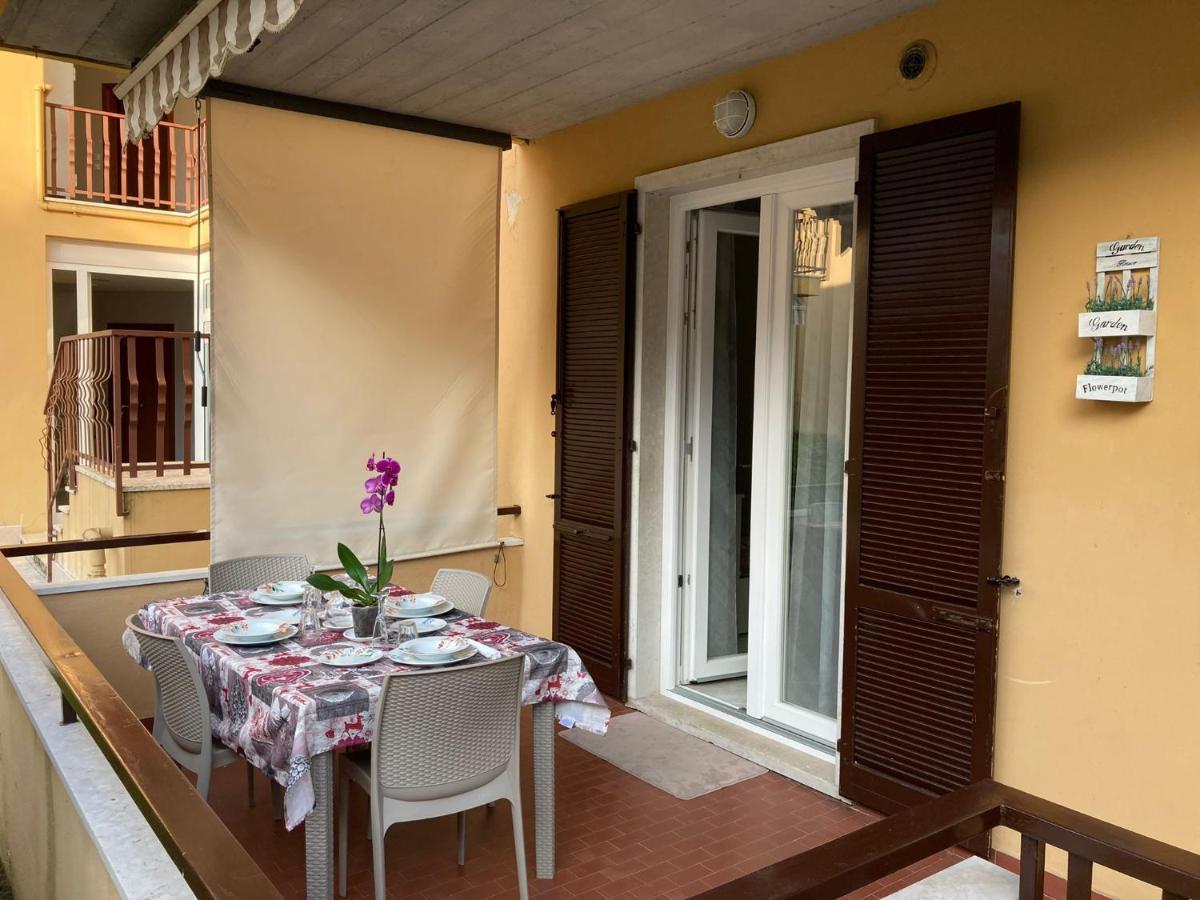Appartamento A Peschiera Del Garda Con Piscina Εξωτερικό φωτογραφία
