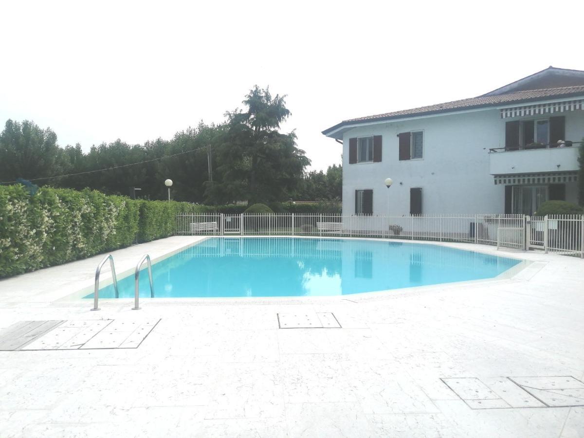 Appartamento A Peschiera Del Garda Con Piscina Εξωτερικό φωτογραφία