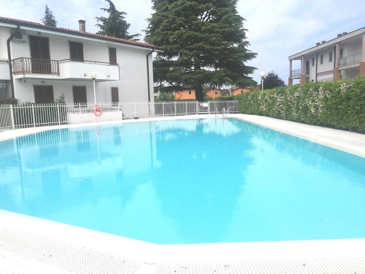 Appartamento A Peschiera Del Garda Con Piscina Εξωτερικό φωτογραφία